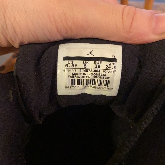 ONLY WORN TWICE! Jordan 13 retro reflective - Picture 5 of 6